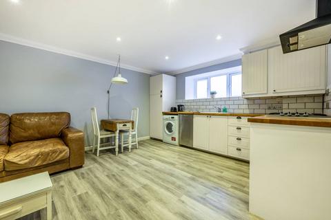 1 bedroom flat to rent, Hopton Road, Streatham, London, SW16