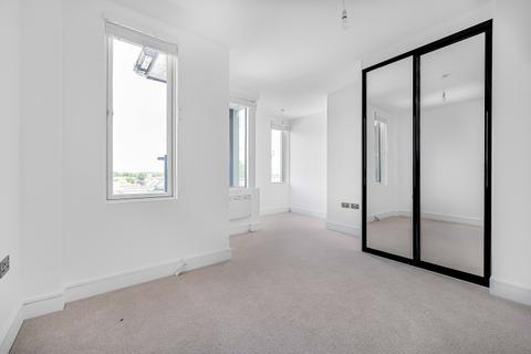 1 bedroom apartment to rent, River Front Enfield EN1