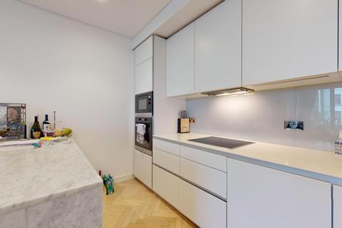 2 bedroom flat to rent, Queensway