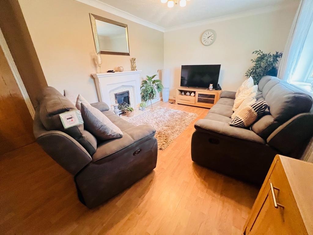 Springhill Close, Willenhall 3 bed semidetached house for sale £210,000