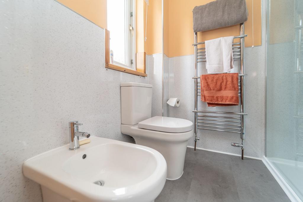 En-Suite Shower Room (Photo 1)