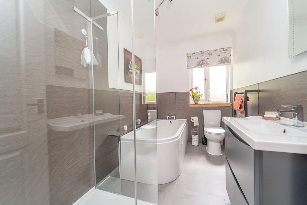Family Bathroom (Photo 1)