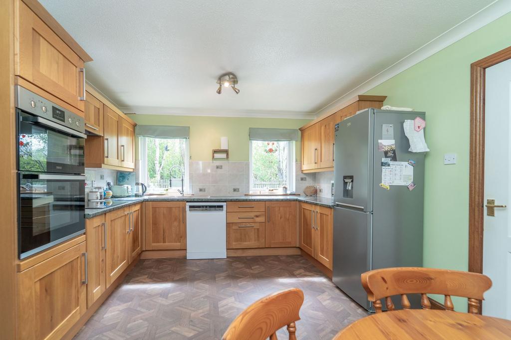 Kitchen (Photo 1)