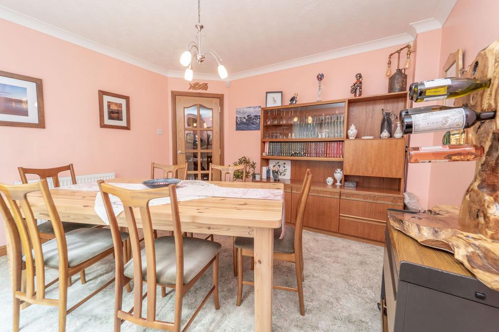 Dining Room (Photo 2)