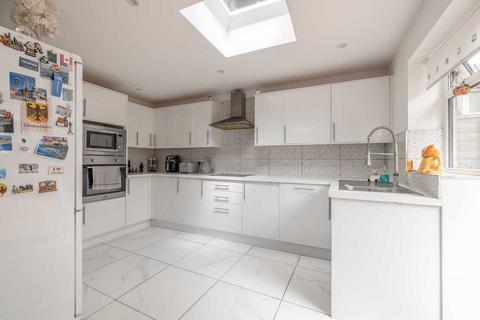 8 Hinksey Close, Slough, SL3 8EB