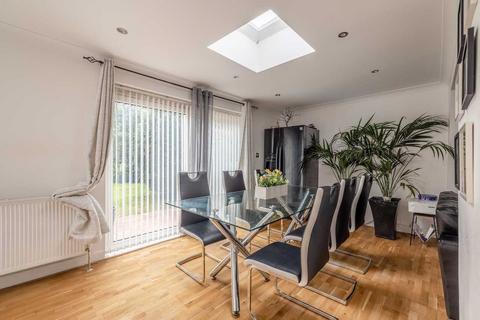 8 Hinksey Close, Slough, SL3 8EB