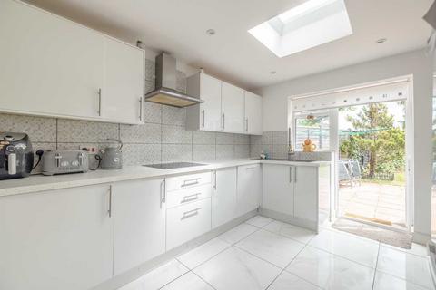 8 Hinksey Close, Slough, SL3 8EB