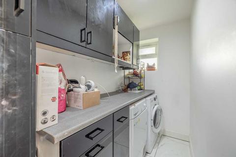 8 Hinksey Close, Slough, SL3 8EB