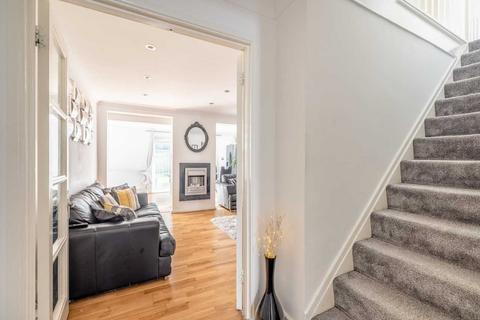 8 Hinksey Close, Slough, SL3 8EB