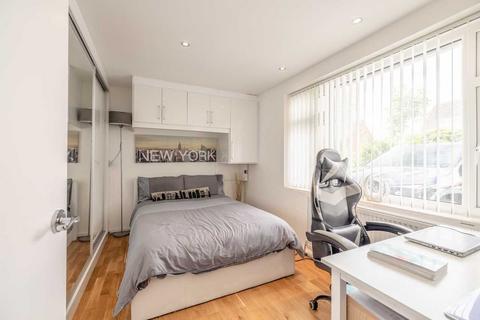 8 Hinksey Close, Slough, SL3 8EB