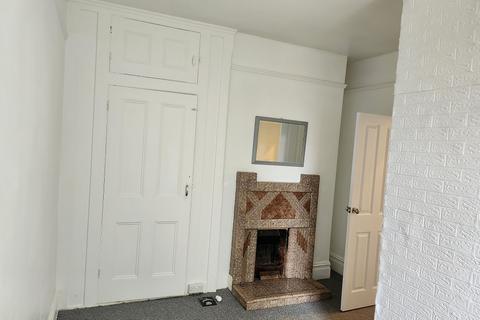 3 bedroom flat to rent, Albany Road, Rochester ME1