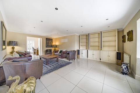 5 bedroom end of terrace house for sale, Magpie Hall Lane, Bromley