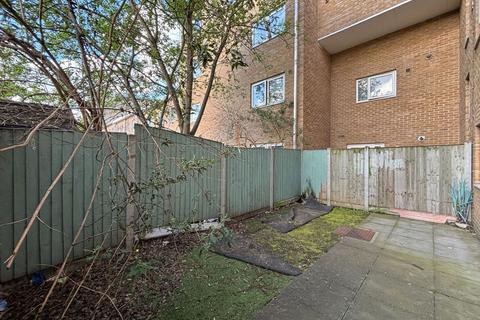 92 Uamvar Street, London, E14 6QY