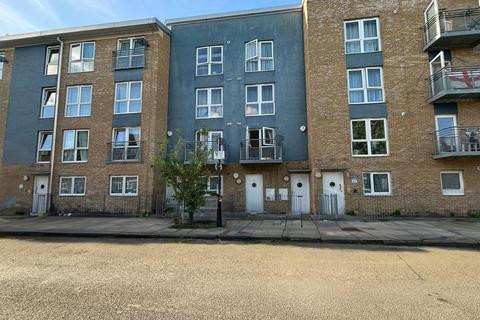 92 Uamvar Street, London, E14 6QY
