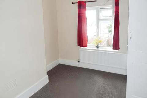 3 bedroom terraced house to rent, Bowbridge Road, Newark, NG24