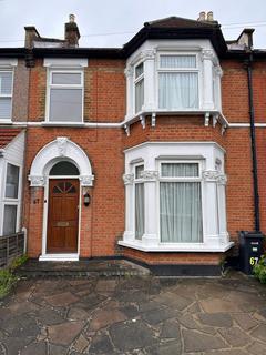 3 bedroom terraced house to rent, Kinfauns Road Ilford IG3 9QH