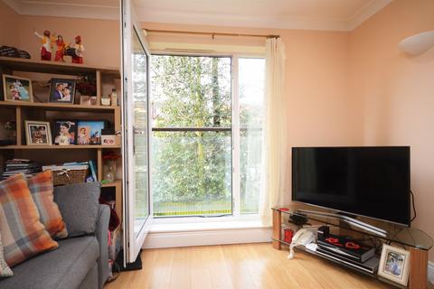 1 bedroom flat to rent, Westbourne Drive Forest Hill SE23