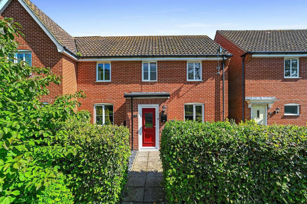 Thomas Crescent, Kesgrave, Ipswich 3 bed semidetached house to rent £1,250 pcm (£288 pw)