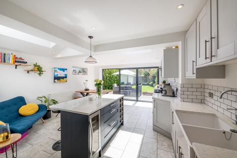 16 Chartfield Road, Reigate, RH2 7JZ