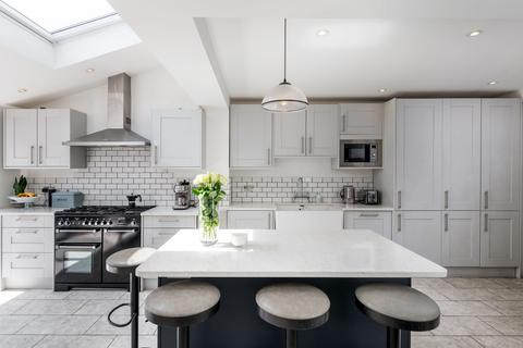 16 Chartfield Road, Reigate, RH2 7JZ