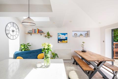 16 Chartfield Road, Reigate, RH2 7JZ
