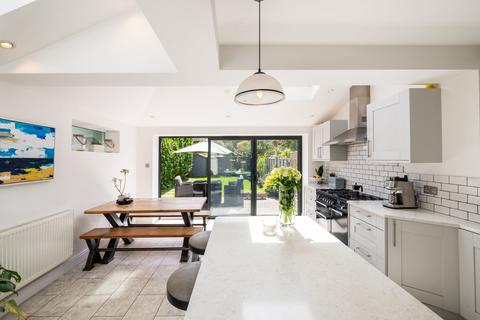 16 Chartfield Road, Reigate, RH2 7JZ
