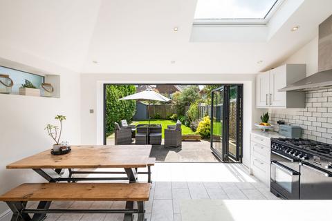 16 Chartfield Road, Reigate, RH2 7JZ