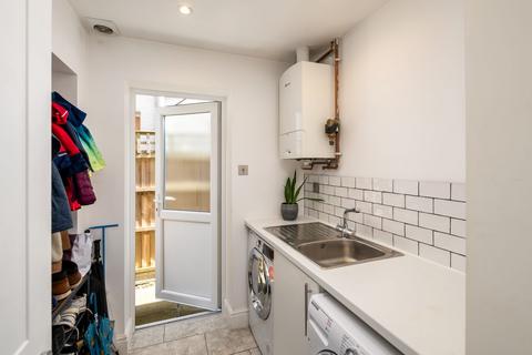 16 Chartfield Road, Reigate, RH2 7JZ