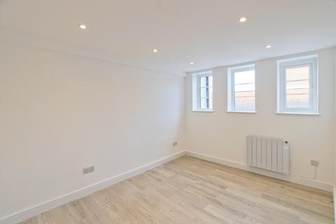 2 bedroom apartment to rent, Chapel Street, Chichester, PO19