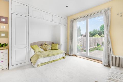 2 bedroom bungalow for sale, Waverley Avenue, Twickenham, TW2