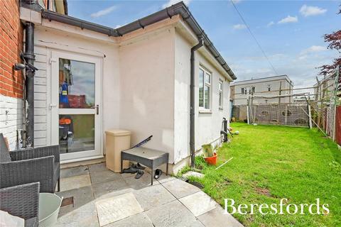 3 bedroom terraced house for sale, Petersfield Avenue, Romford, RM3