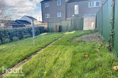 3 bedroom terraced house for sale, Great Holme Court, Northampton