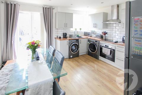 36 High Point, London, SE9 3NZ