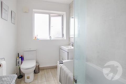 36 High Point, London, SE9 3NZ
