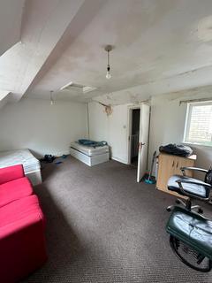4 bedroom flat to rent, Brook Lane, Birmingham B13