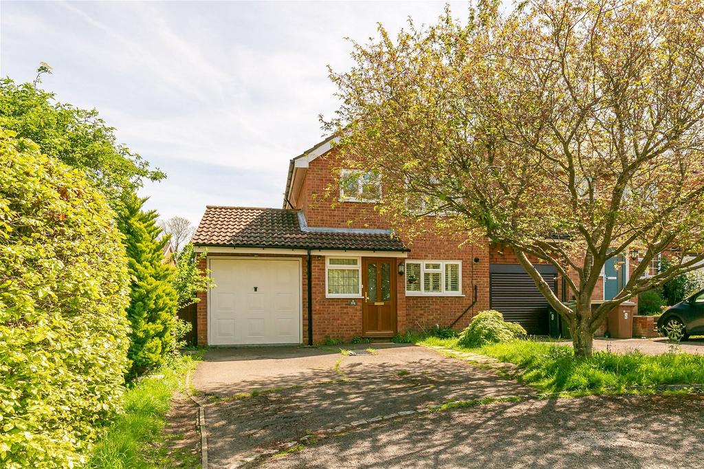 Greenside Close, Merrow Park, GU4 3 bed link detached house for sale £675,000