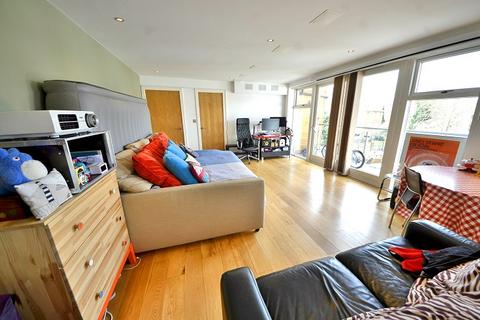 1 bedroom apartment for sale, Caledonian Road, Islington, N7