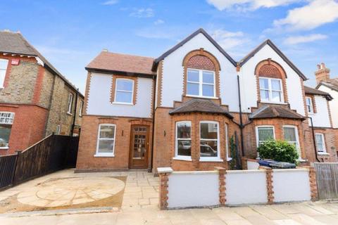 5 bedroom semi-detached house for sale, London W7