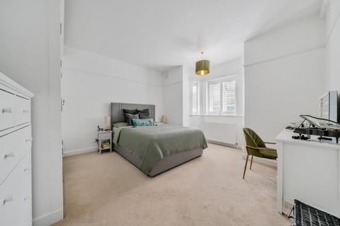 2 bedroom flat for sale, Bushey Road, Raynes Park