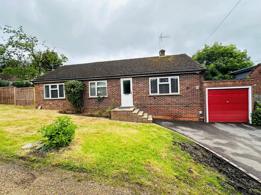 Rose Hill, Binfield, RG42 2 bed bungalow to rent £1,750 pcm (£404 pw)