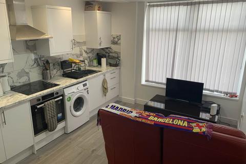 1 bedroom house to rent, City Road, Roath, Cardiff