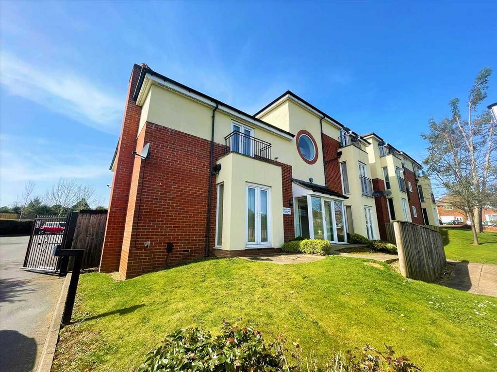 Solihull B90 2 bed apartment to rent £995 pcm (£230 pw)