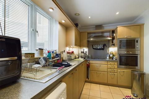 2 bedroom flat for sale, Grand Parade, Meads, Eastbourne, BN21