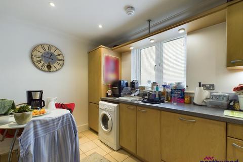 2 bedroom flat for sale, Grand Parade, Meads, Eastbourne, BN21