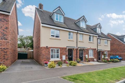 3 bedroom end of terrace house for sale, Brickwork Avenue, Hampshire GU30