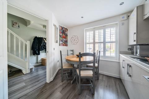 32 Brickwork Avenue, Liphook, GU30 7WP