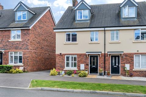 32 Brickwork Avenue, Liphook, GU30 7WP