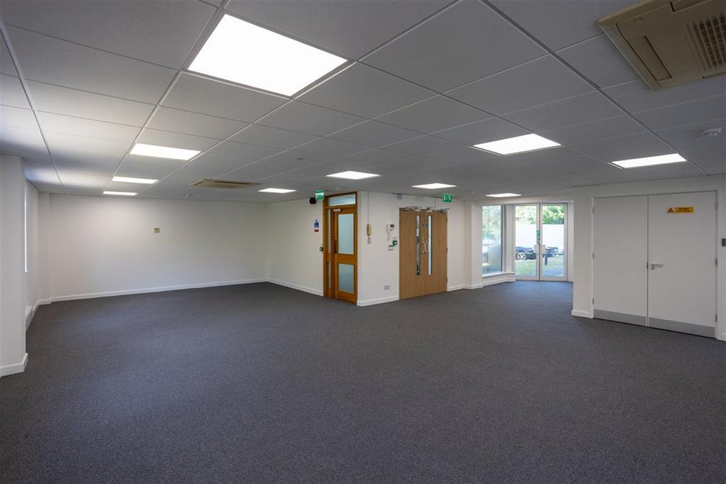 8725  Whittington Hall GROUND 68 Medium.jpg