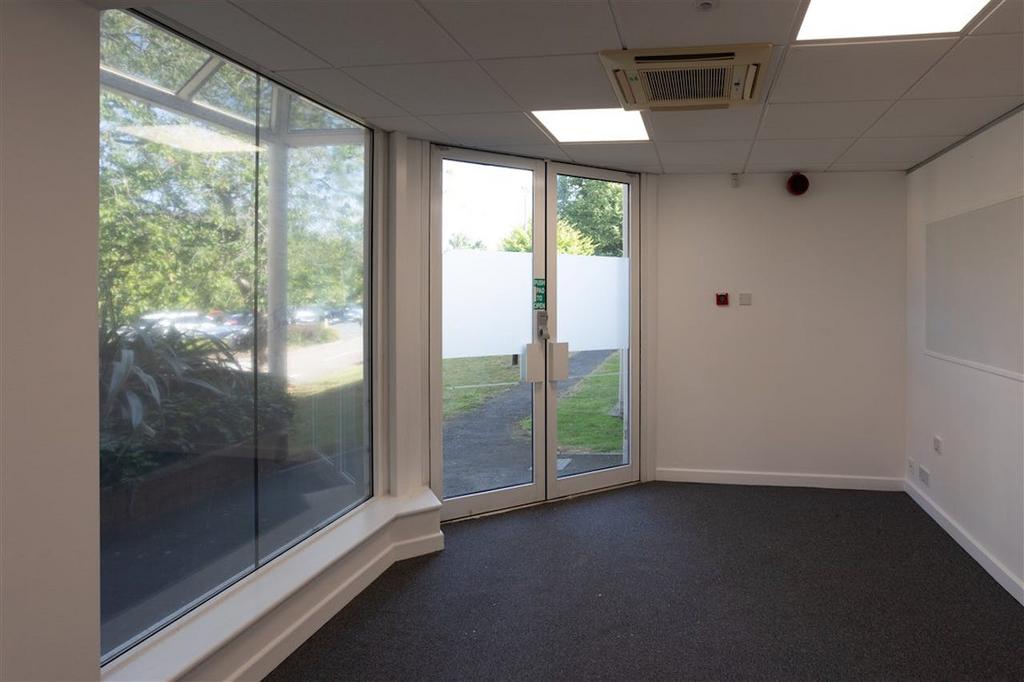 8725 Whittington Hall GROUND 64 Medium.jpg