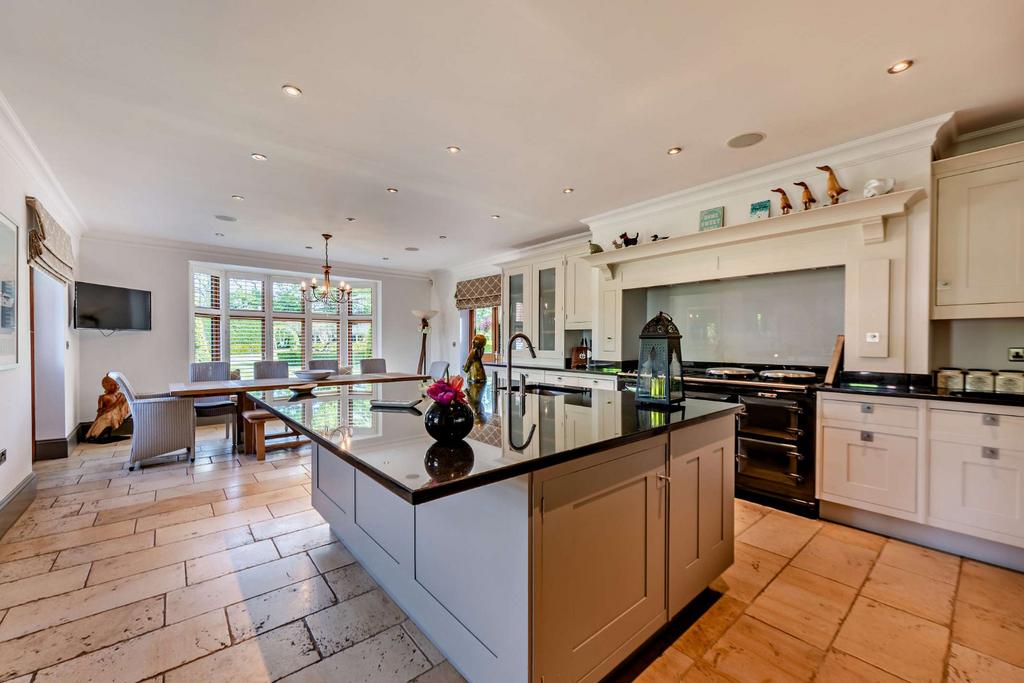 Kitchen/Breakfast Rm